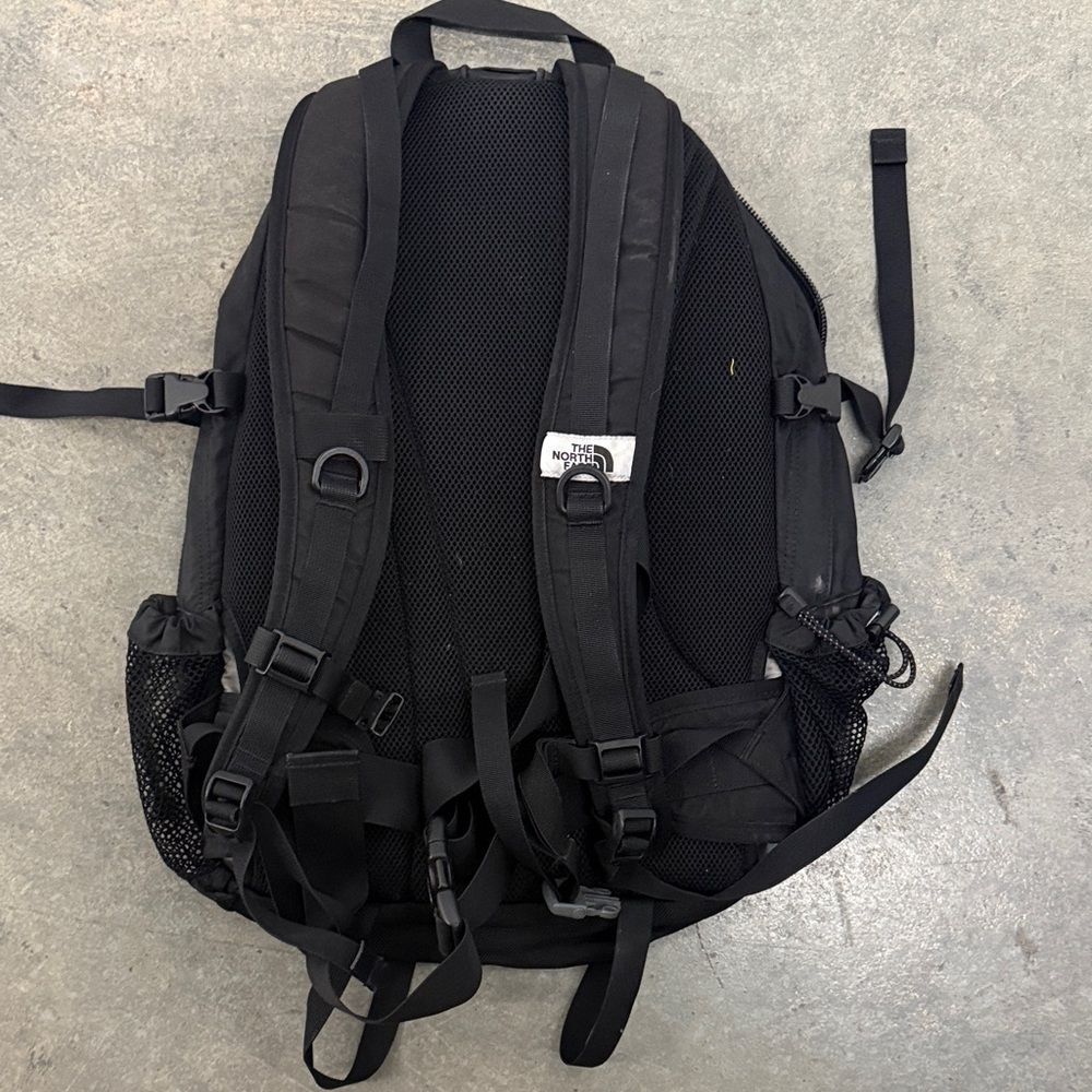 The North Face Recon Backpack in Black - Picture 2 of 4